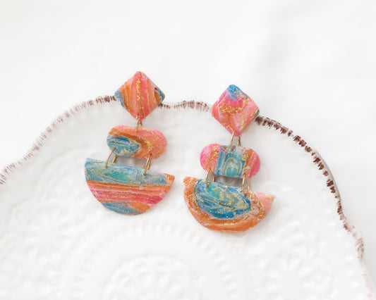 Aros colgantes articulados arcilla polimérica multicolor coral rosa azul pan de oro hechos a mano Santiago Chile