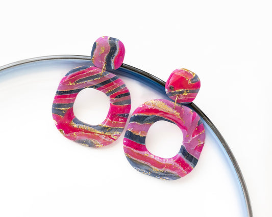 Aros calados circulares arcilla polimérica magenta negro pan de oro hechos a mano Santiago Chile